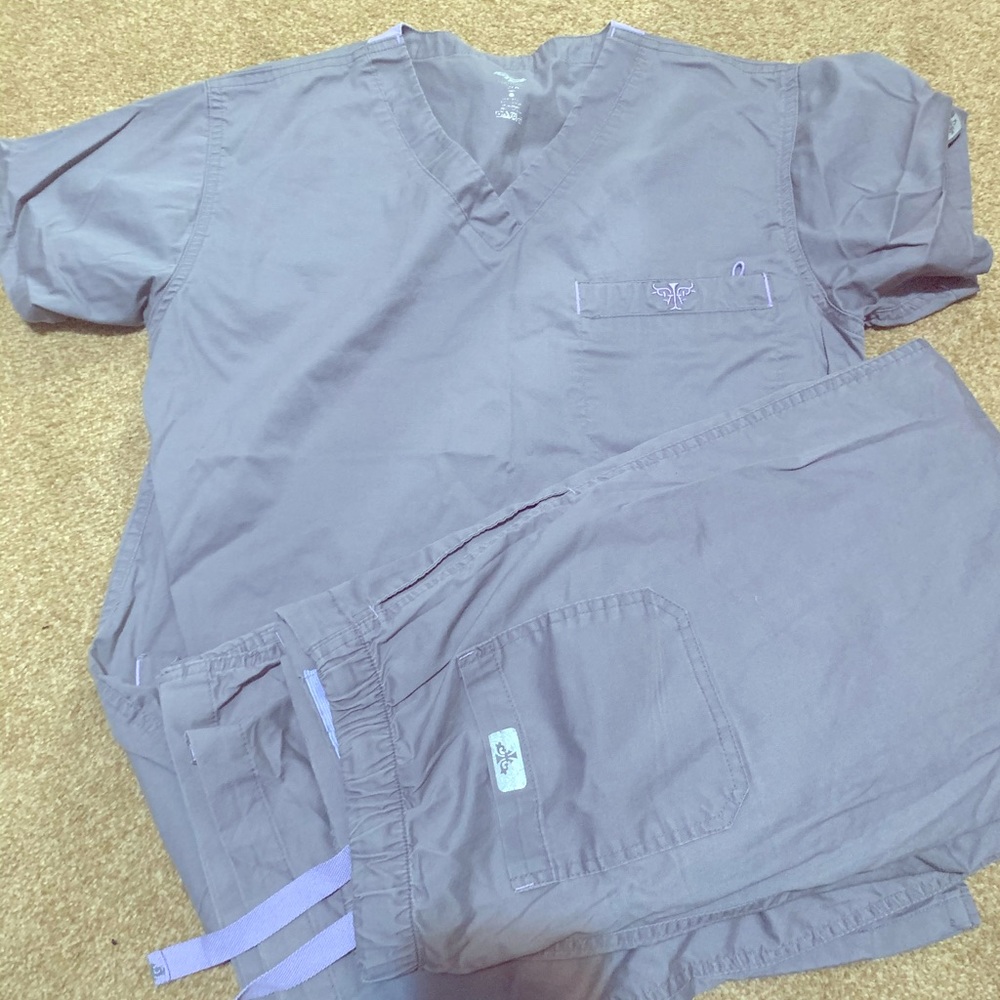Med couture gray scrub set size small